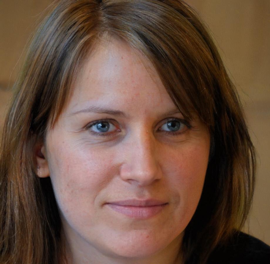 Claire Dubois, consultante financière senior